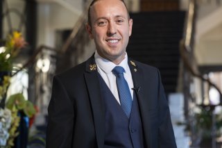Le quotidien de Mathieu Terisse, assistant chef concierge à l'hòtel Fairmont Le Montreux Palace, peut être être plein d'imprévu, notamment pendant le Montreux Jazz Festival. KEYSTONE/CYRIL ZINGARO